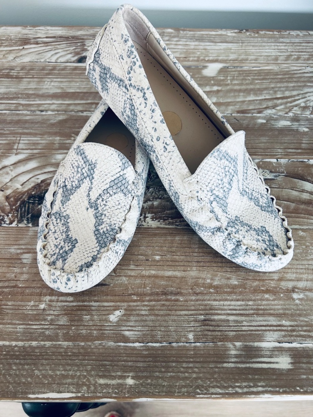NWOT Cole Haan Evelyn Leather Driver Loafers in Grey/White Snakeskin Sz 10.5